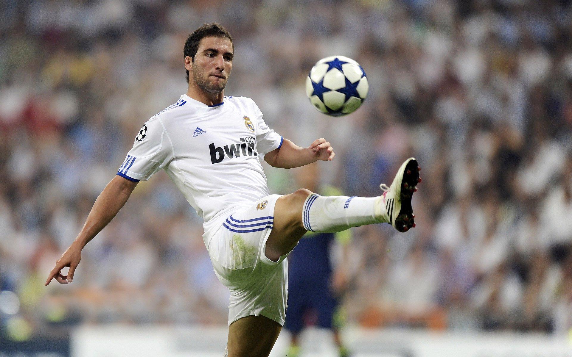 罗马诺独家,勒沃库森全力追逐赫罗纳中场核心阿莱士-加西亚,转会谈判进入关键阶段