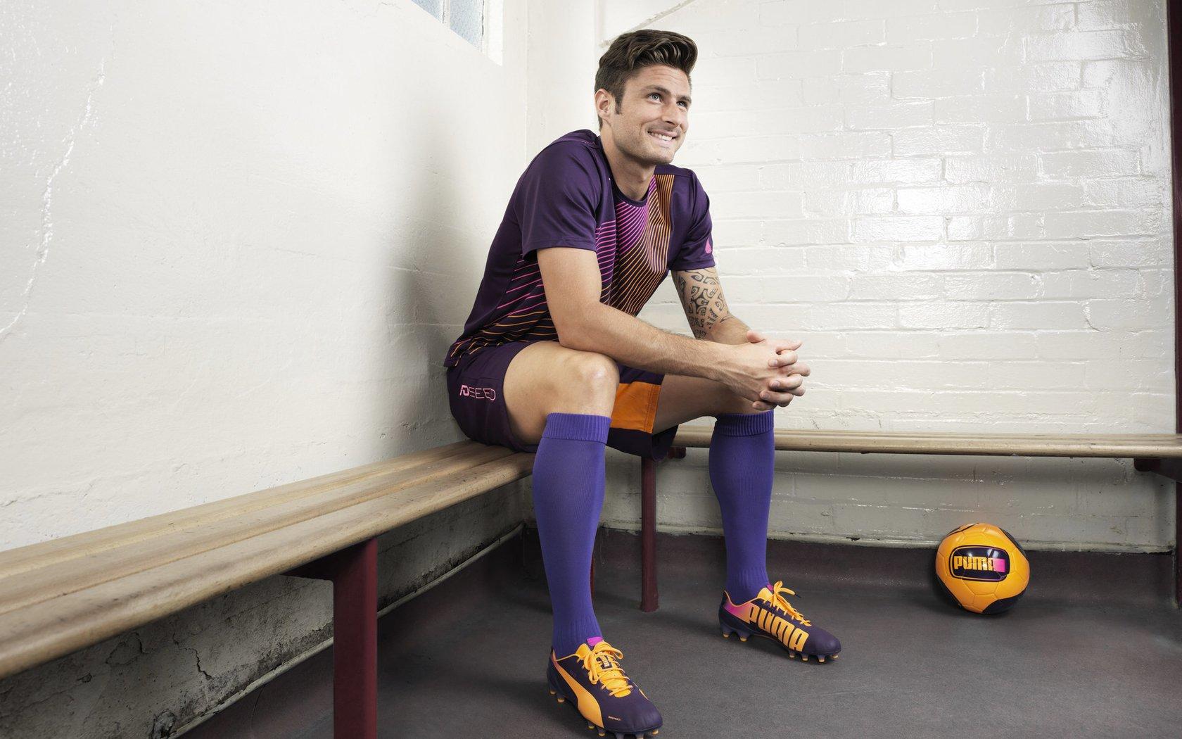 克罗斯盛赞京多安国家队涅槃重生,领袖归来助德国战车重启荣耀