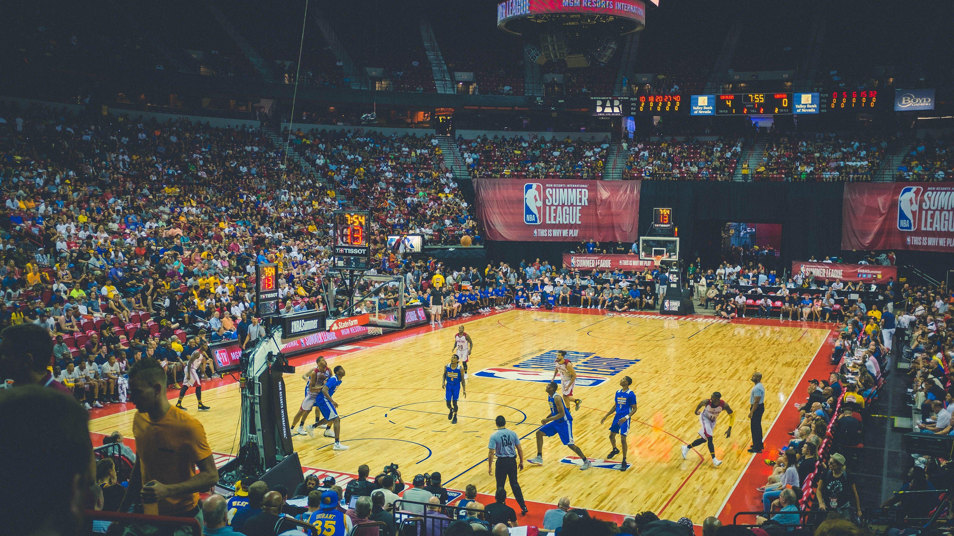 男篮美洲杯最神奇绝杀!阿根廷0.8秒空接绝杀,3人被禁赛照赢不误