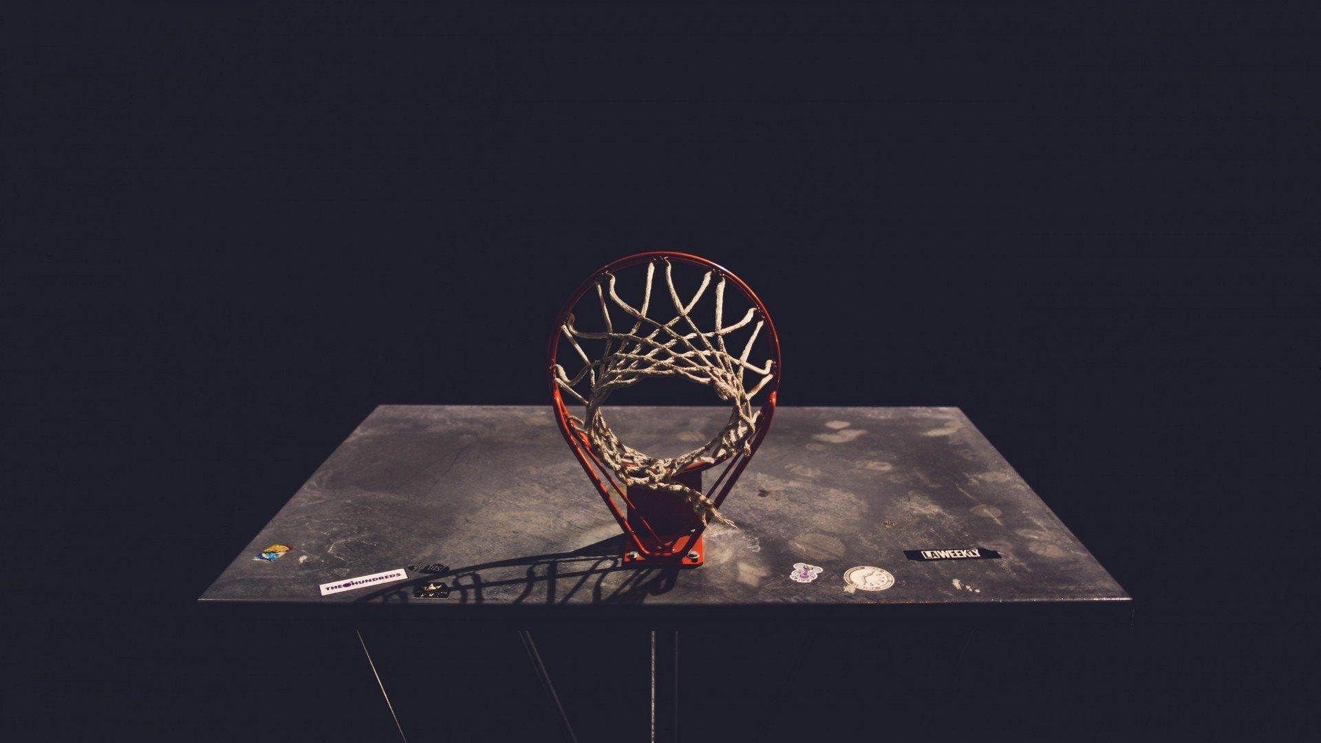 争议判罚改写比赛结局,杜兰特界外救球漏判引发联盟震动